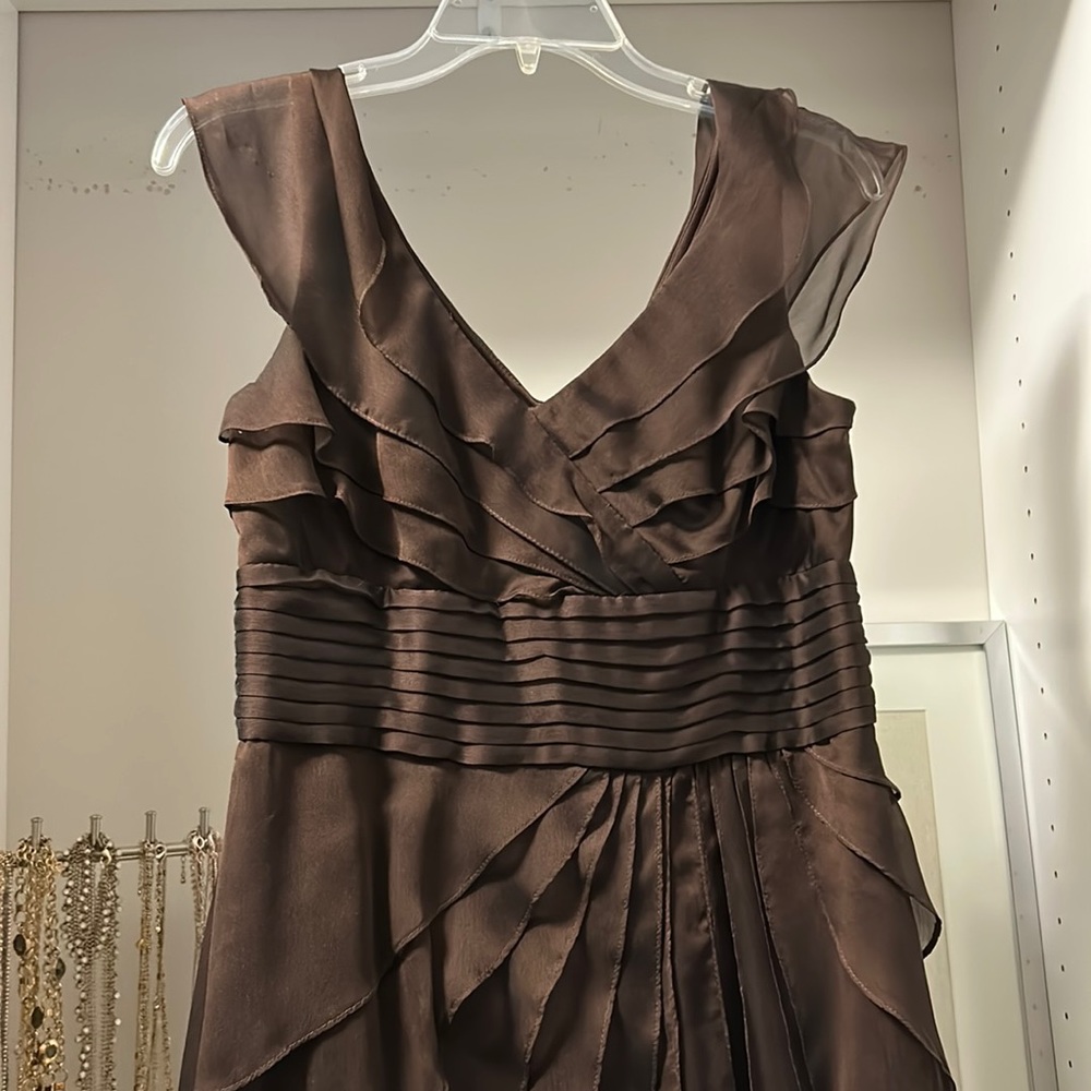 Gorgeous chocolate brown gown. 6P Worn once to event.